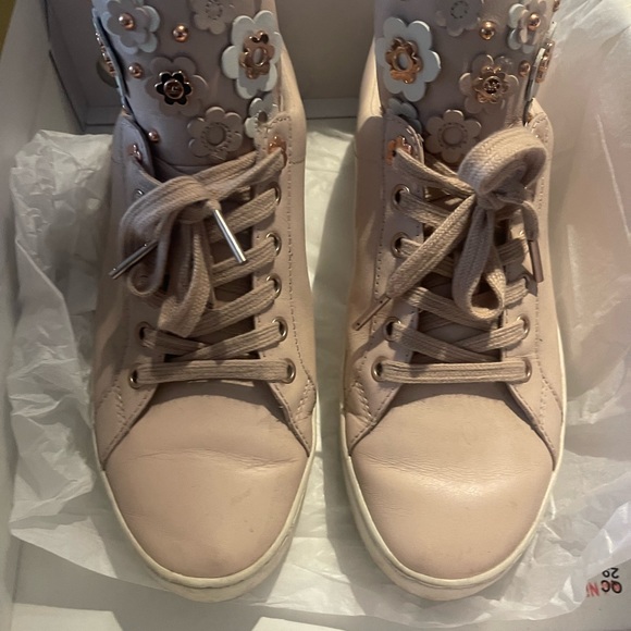 Michael kors Mindy Floral Applique Leather Sneaker - Picture 4 of 6